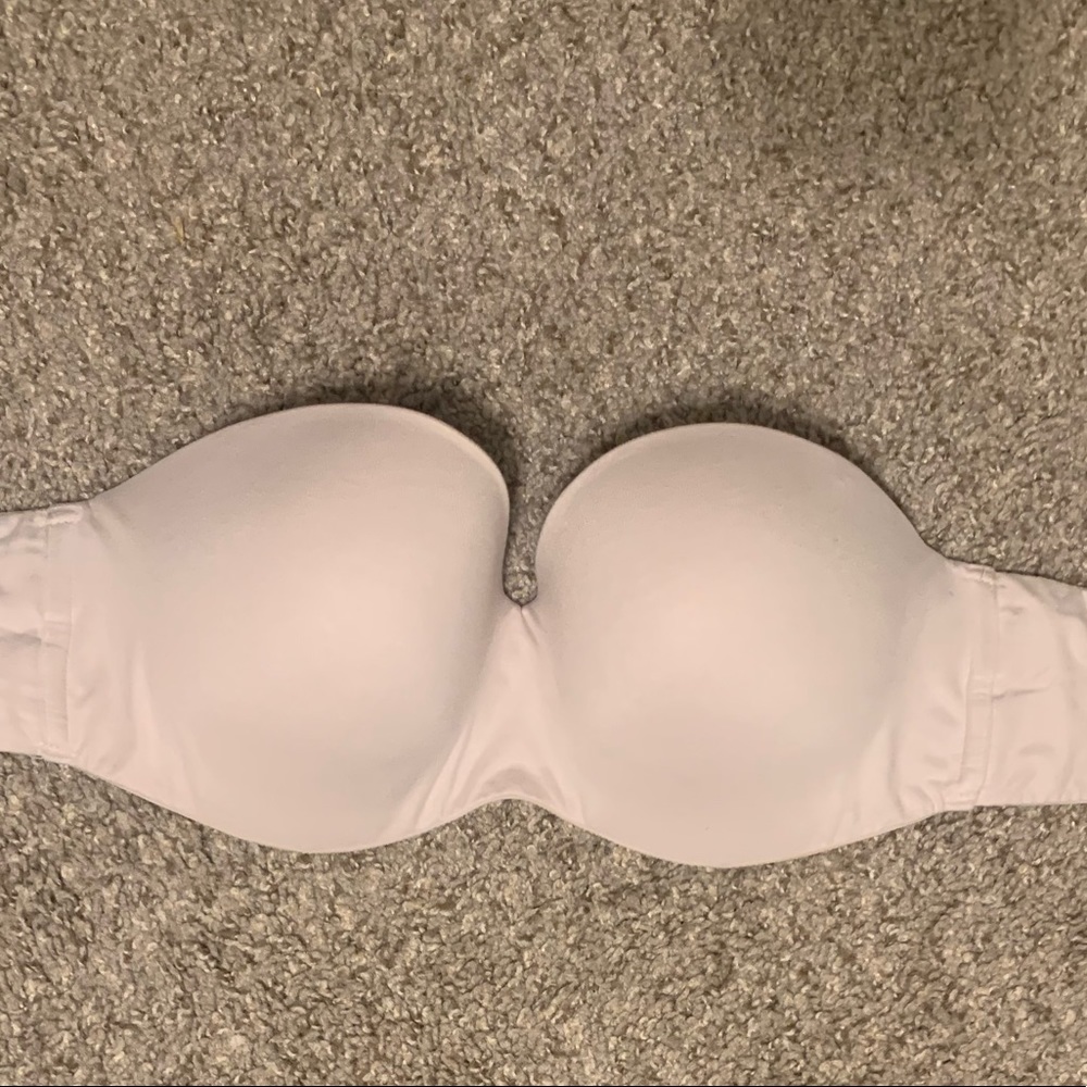 Victoria’s Secret body by Victoria strapless bra